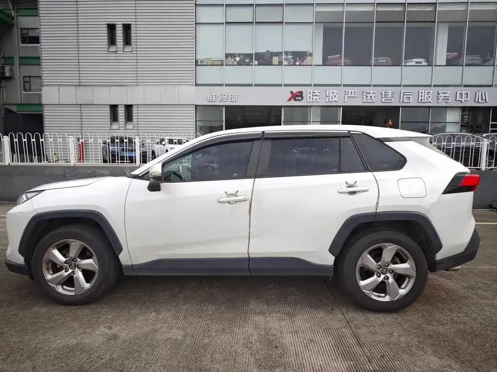 Toyota RAV4 — фото 4