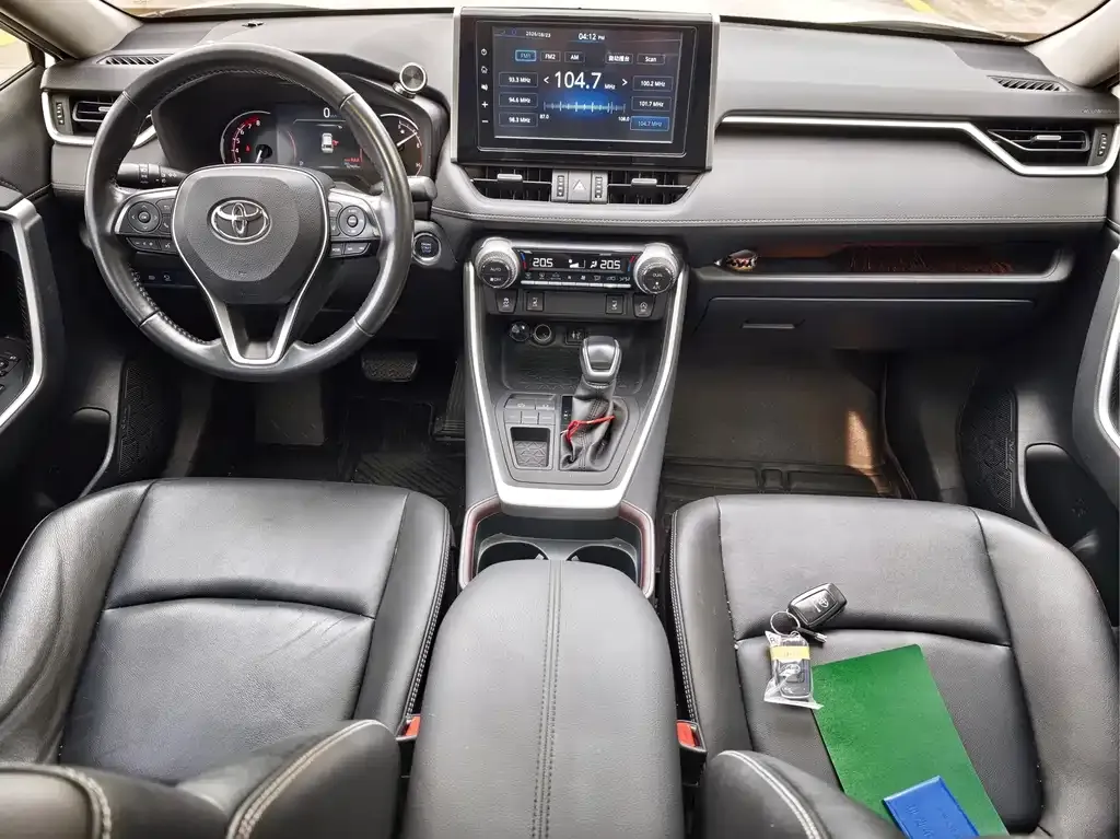 Toyota RAV4 — фото 8