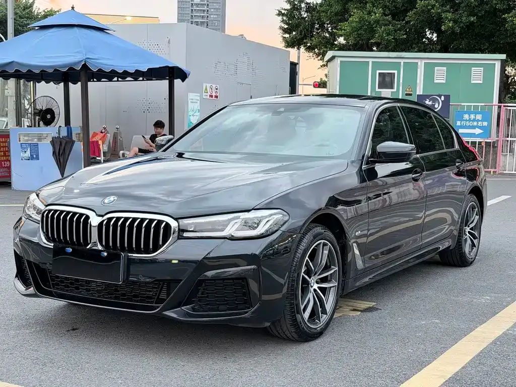 BMW 5 Series — фото 1