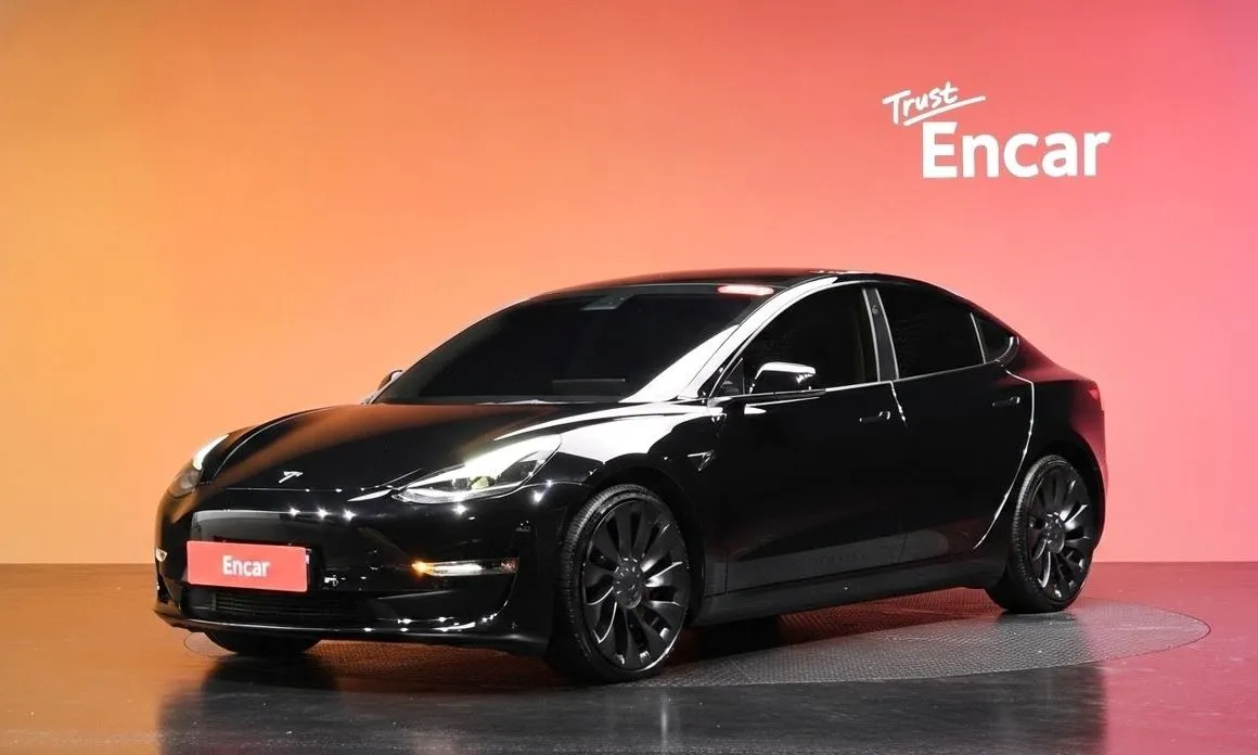 Tesla Model 3 — фото 1