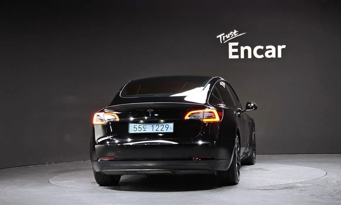 Tesla Model 3 — фото 3