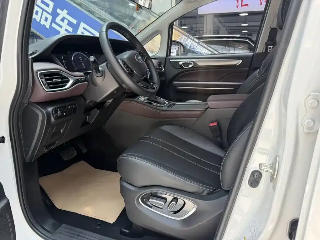 GAC Motor Trumpchi M6 — фото 6