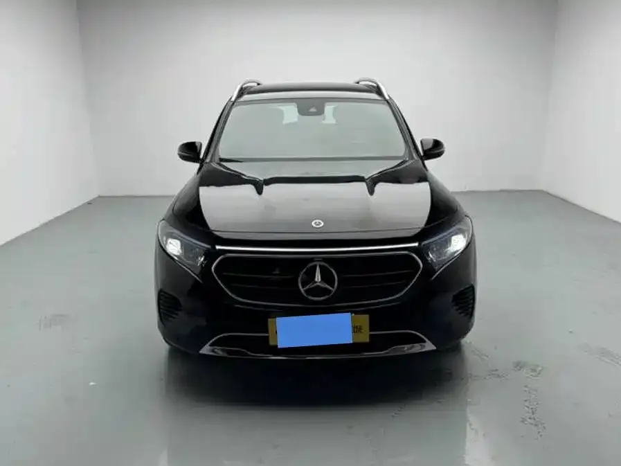 Mercedes-Benz EQB — фото 1