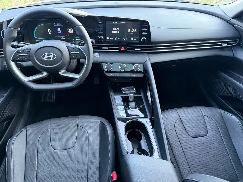 Hyundai Elantra — фото 9
