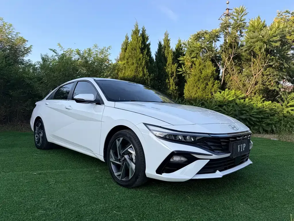 Hyundai Elantra — фото 7