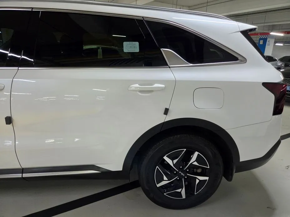 Kia Sorento — фото 5