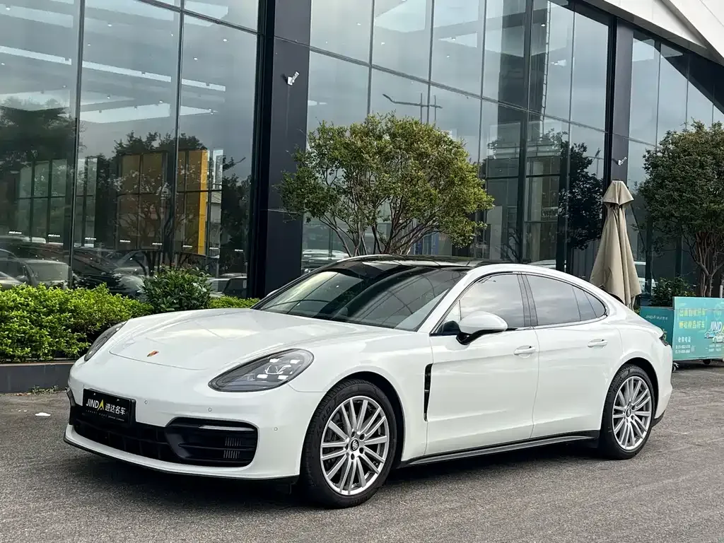 Porsche Panamera — фото 1