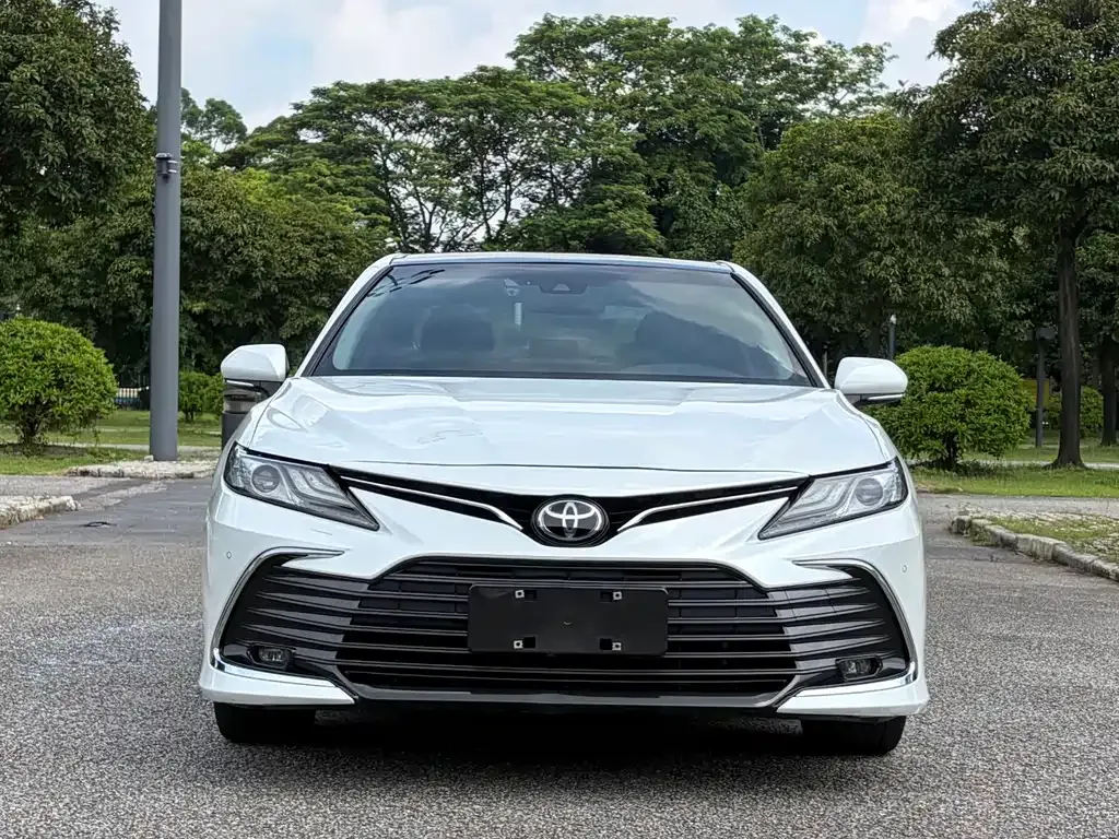 Toyota Camry — фото 10