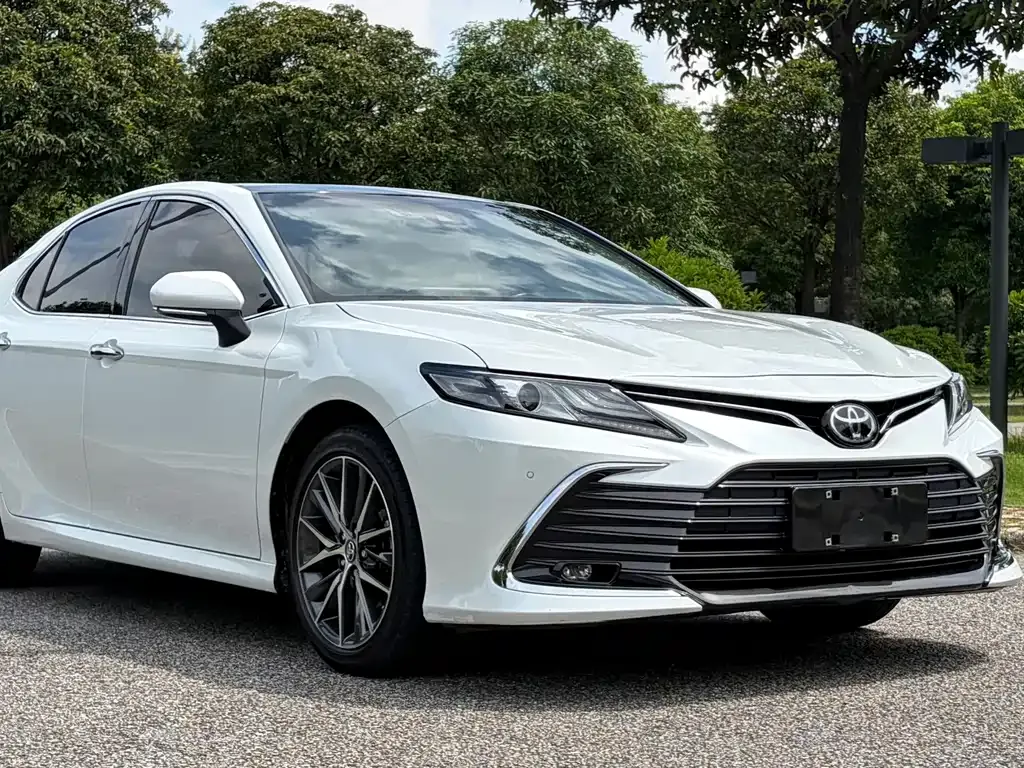 Toyota Camry — фото 5