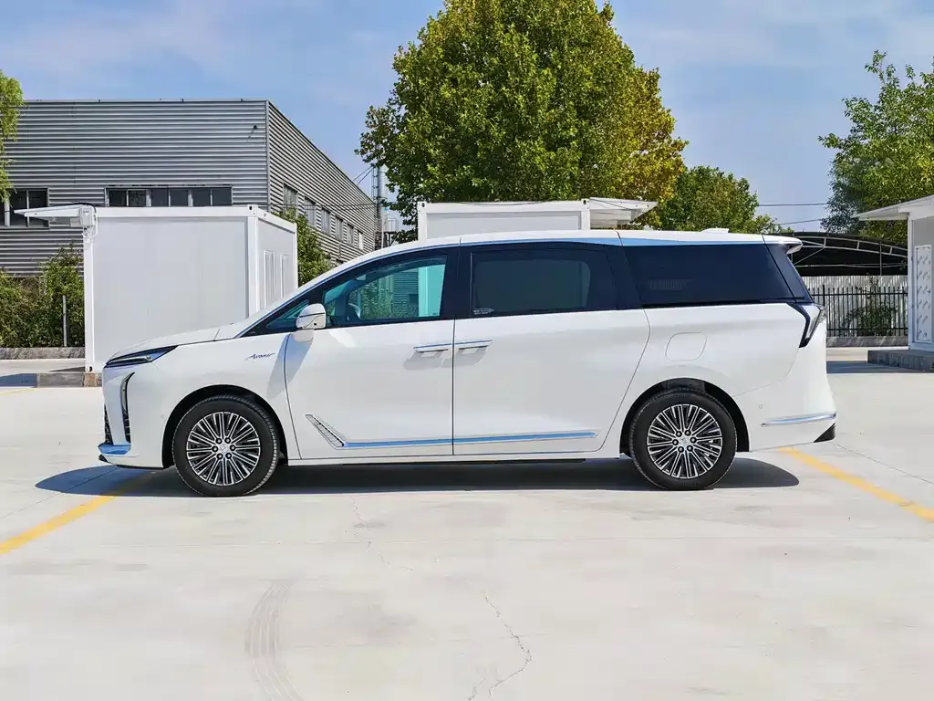 Buick GL8 Hybrid — фото 10