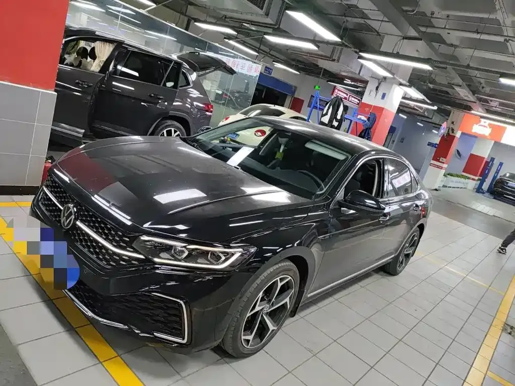 Volkswagen Passat — фото 1