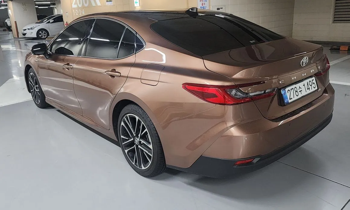 Toyota Camry — фото 2