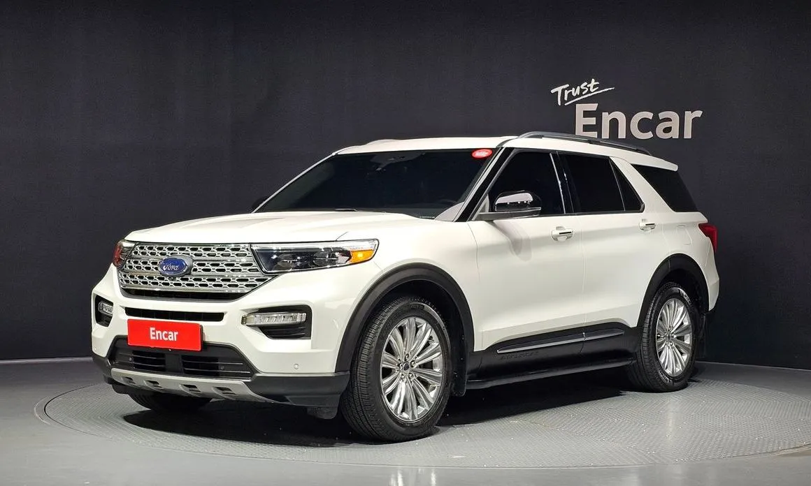 Ford Explorer — фото 1