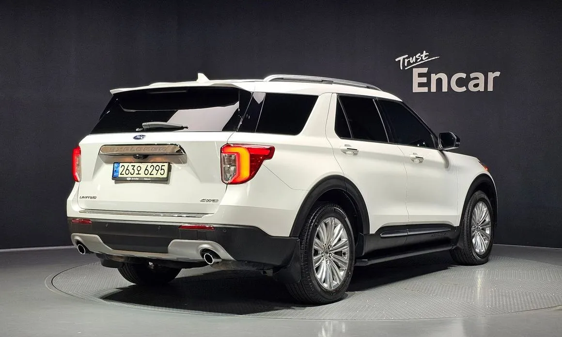 Ford Explorer — фото 10