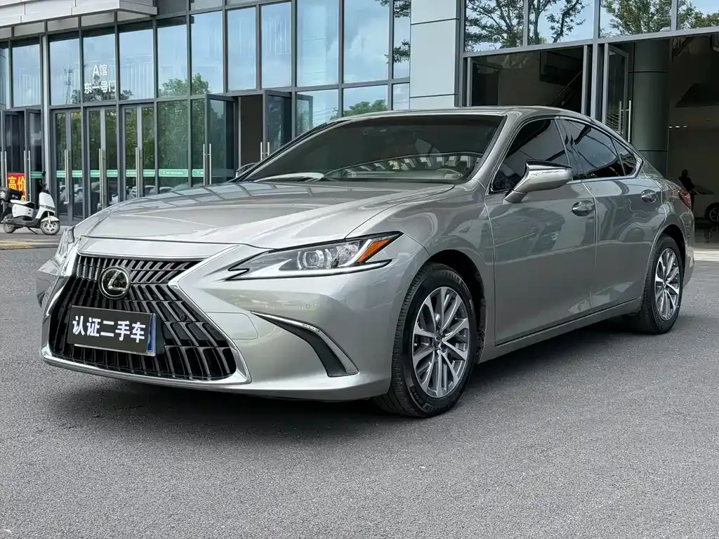 Lexus ES — фото 1