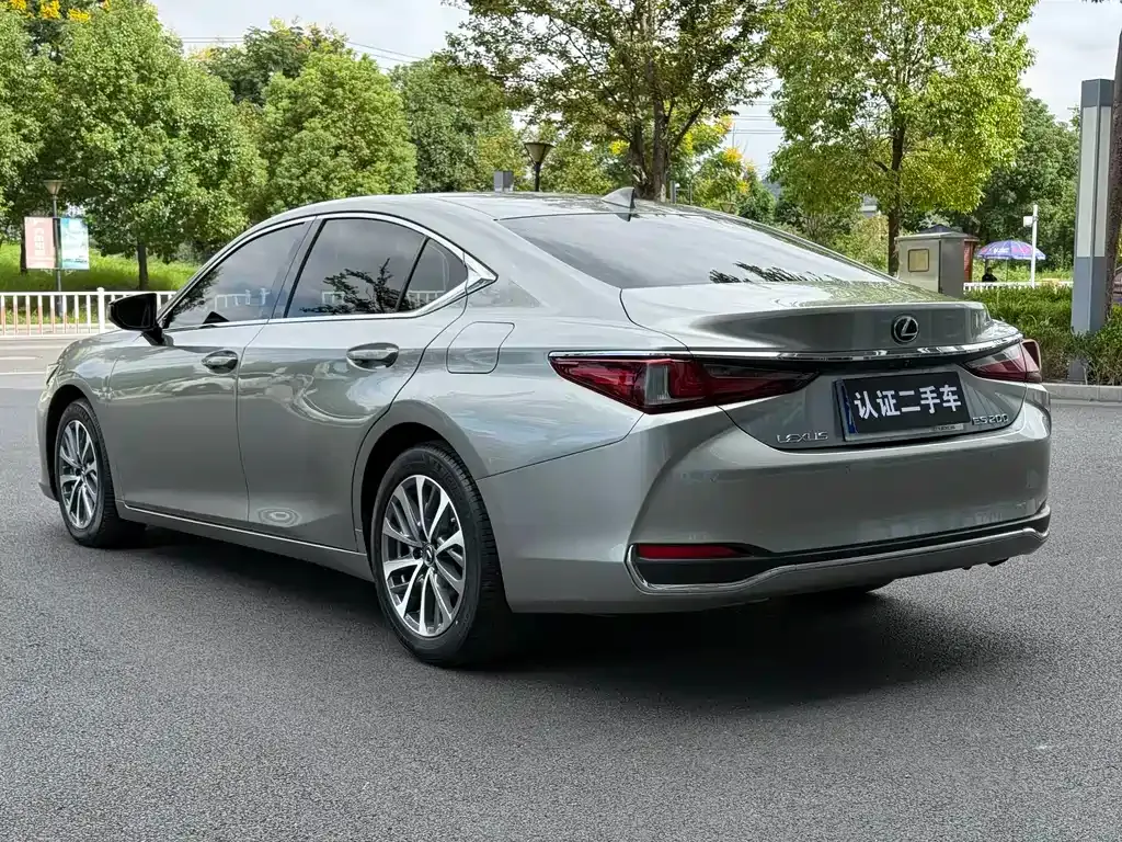 Lexus ES — фото 8