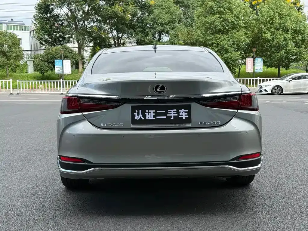Lexus ES — фото 10