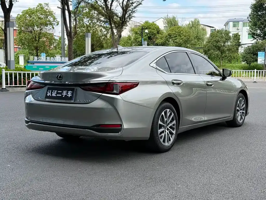 Lexus ES — фото 7