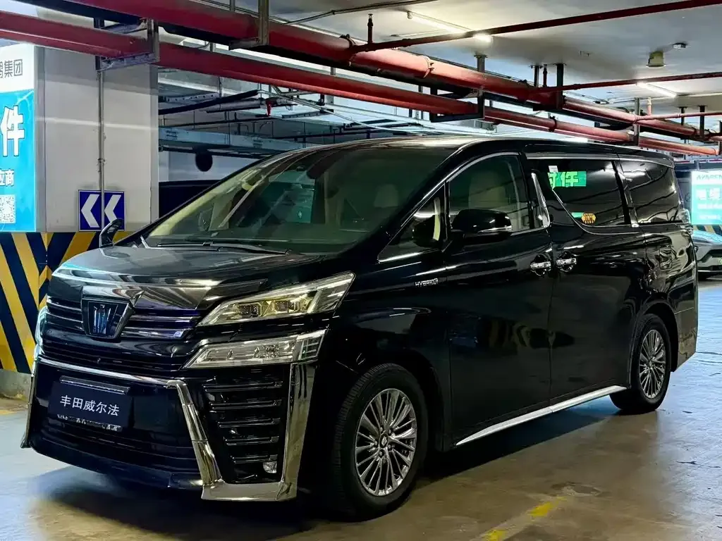Toyota Vellfire — фото 1