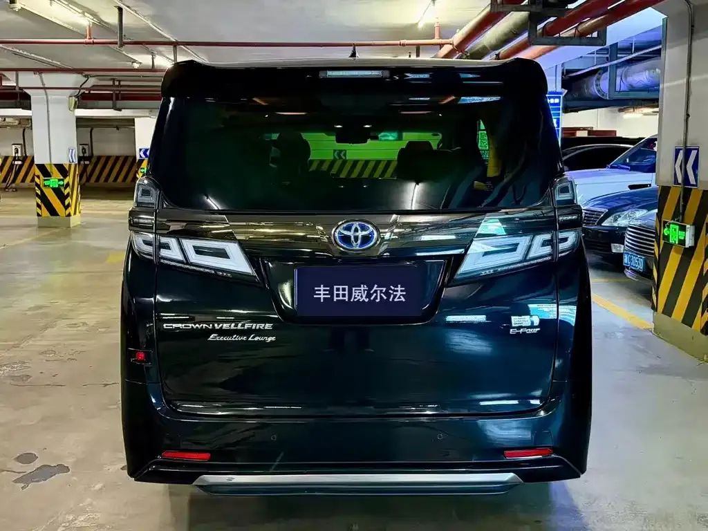 Toyota Vellfire — фото 3