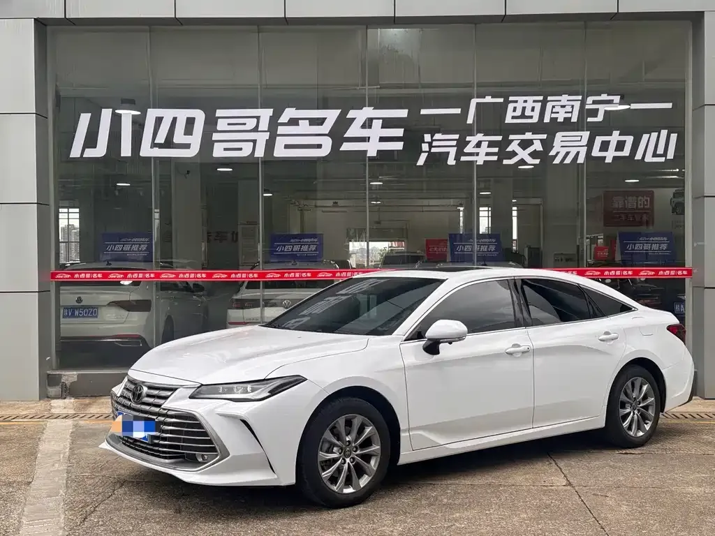 Toyota Avalon — фото 1