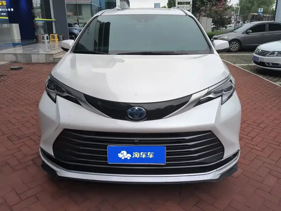 Toyota Sienna — фото 10