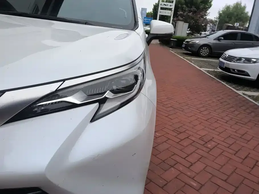 Toyota Sienna — фото 4