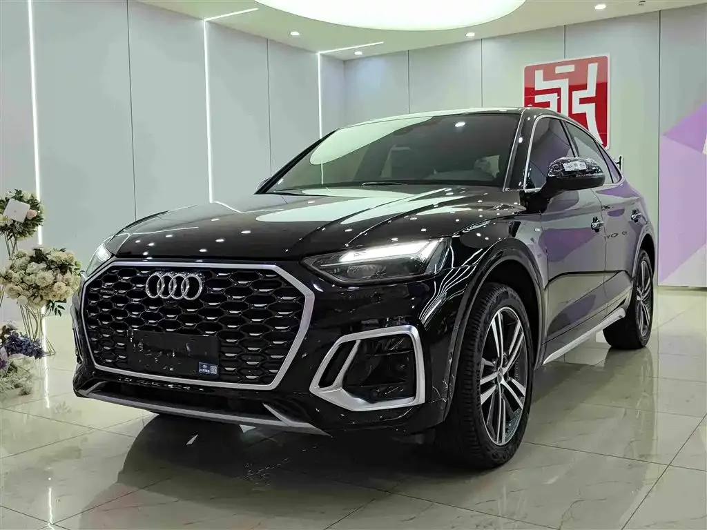 Audi Q5L Sportback — фото 1