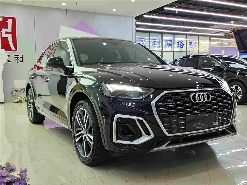Audi Q5L Sportback — фото 9