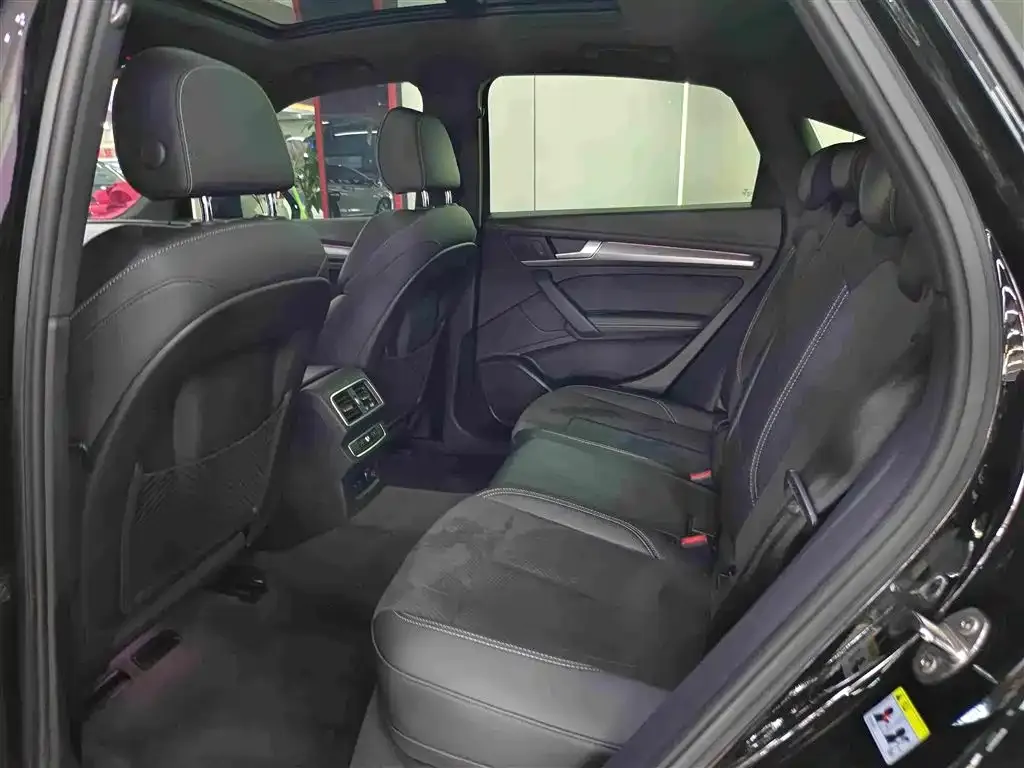 Audi Q5L Sportback — фото 4