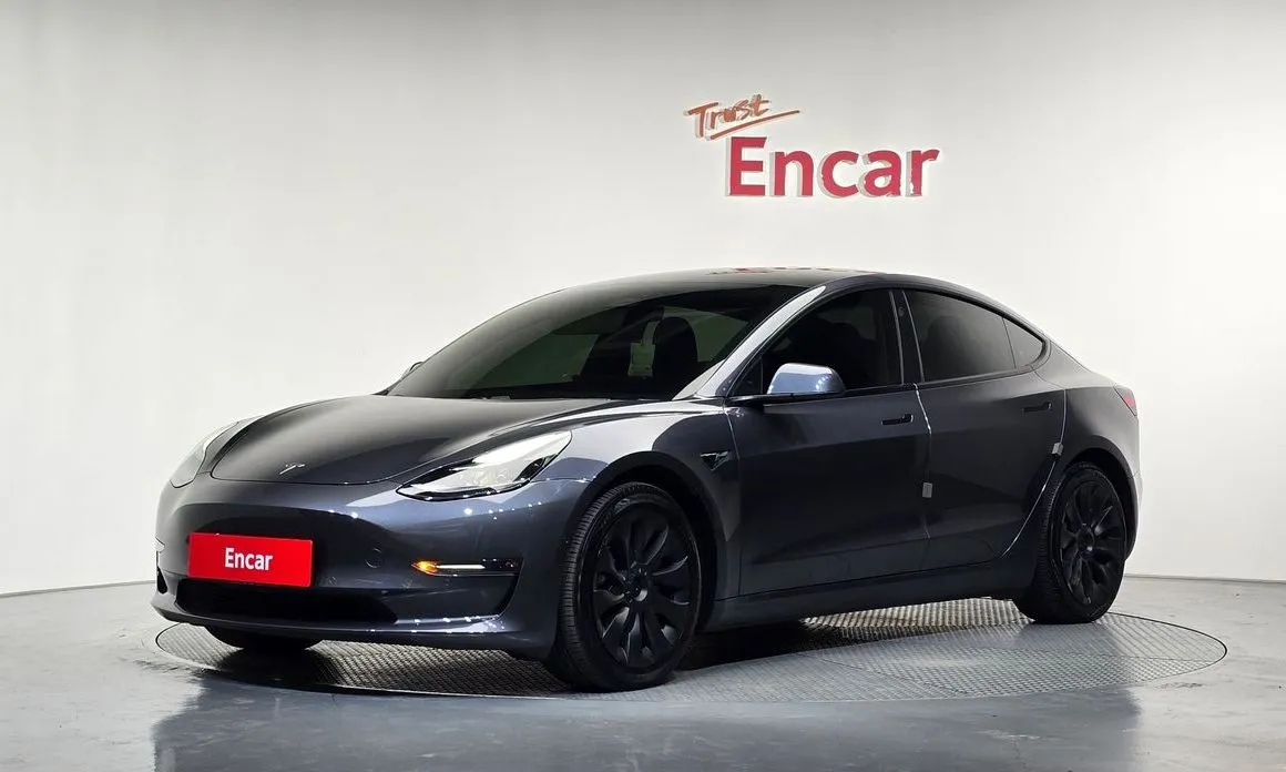 Tesla Model 3 — фото 1