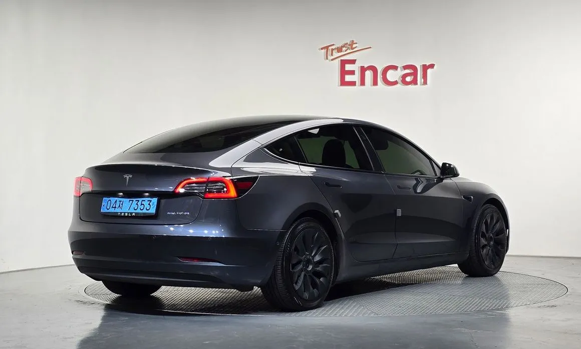 Tesla Model 3 — фото 9
