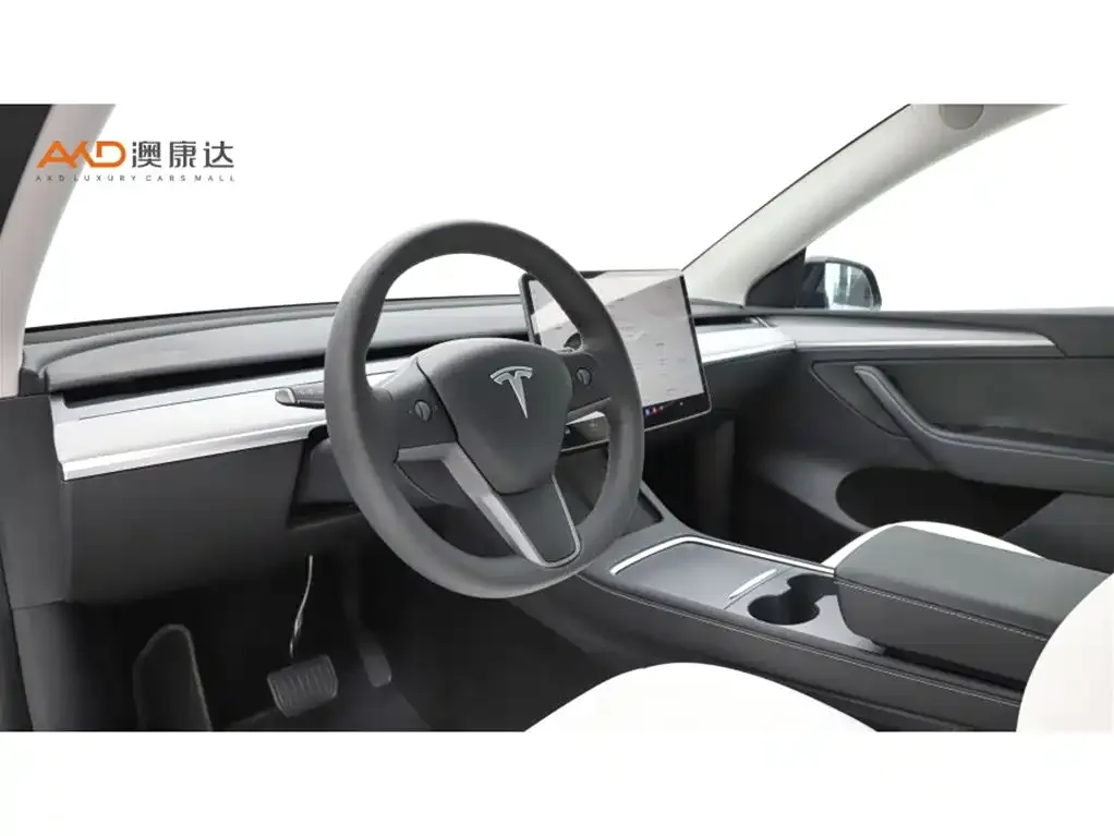 Tesla Model Y — фото 6
