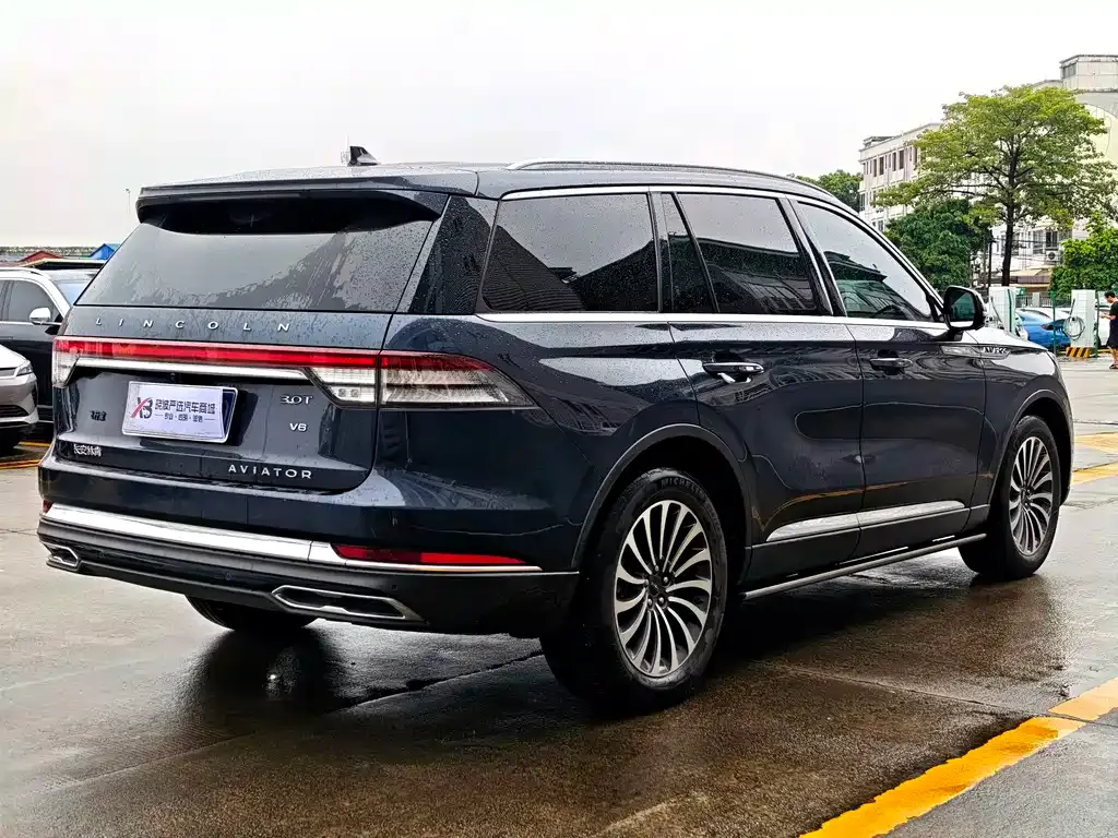 Lincoln Aviator — фото 10