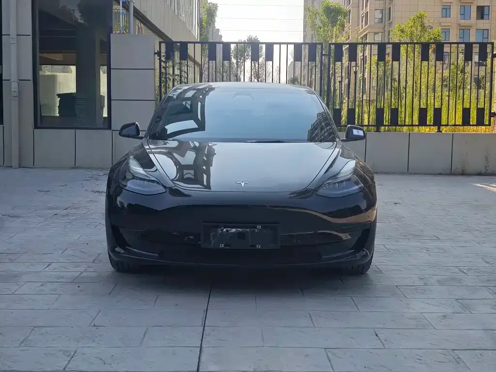Tesla Model 3 — фото 7