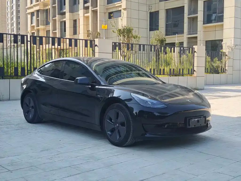 Tesla Model 3 — фото 2