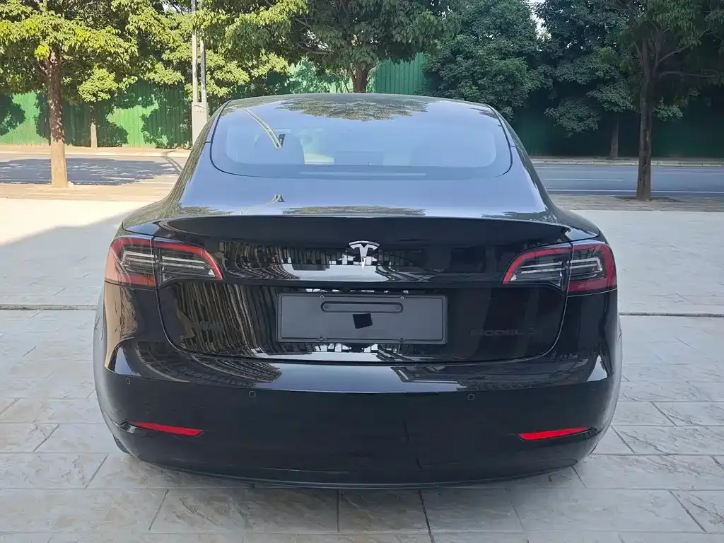 Tesla Model 3 — фото 8