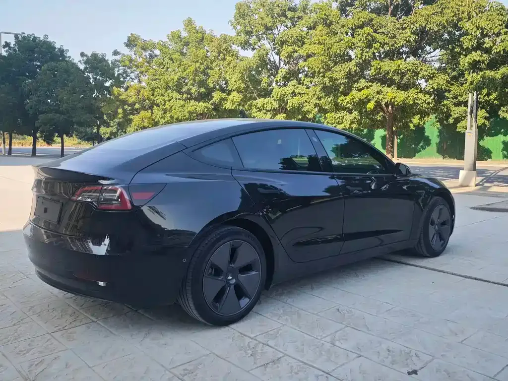 Tesla Model 3 — фото 9