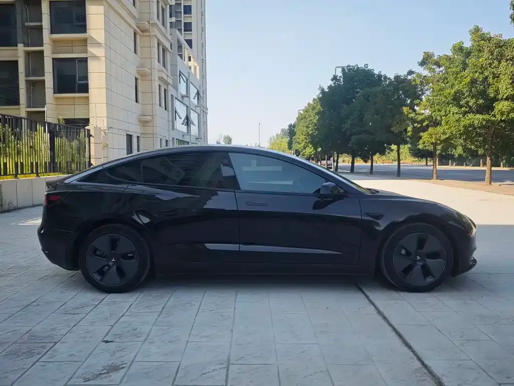 Tesla Model 3 — фото 10
