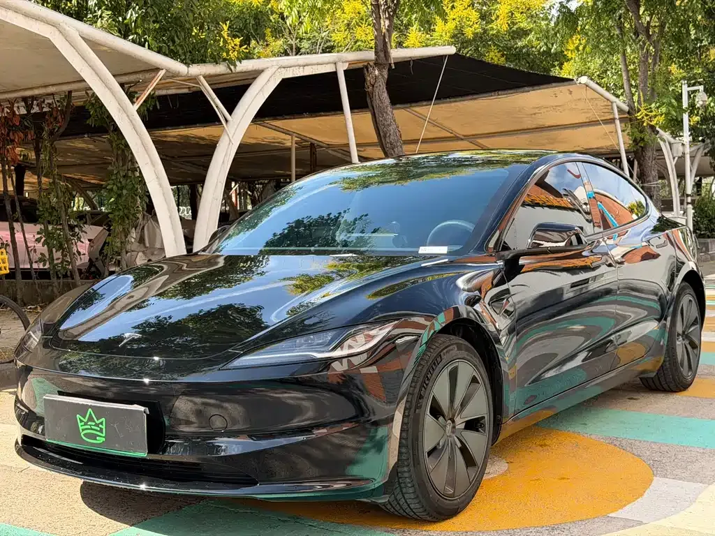 Tesla Model 3 — фото 1