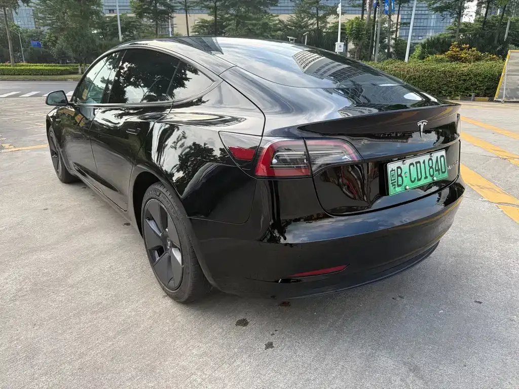 Tesla Model 3 — фото 9