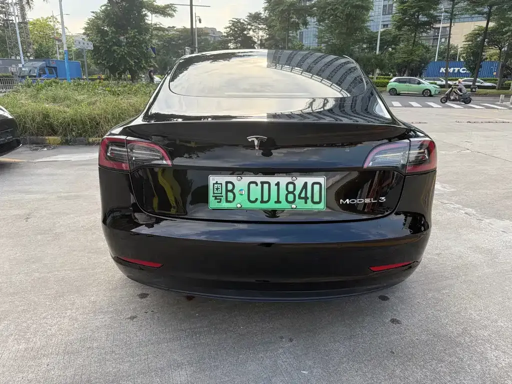 Tesla Model 3 — фото 5