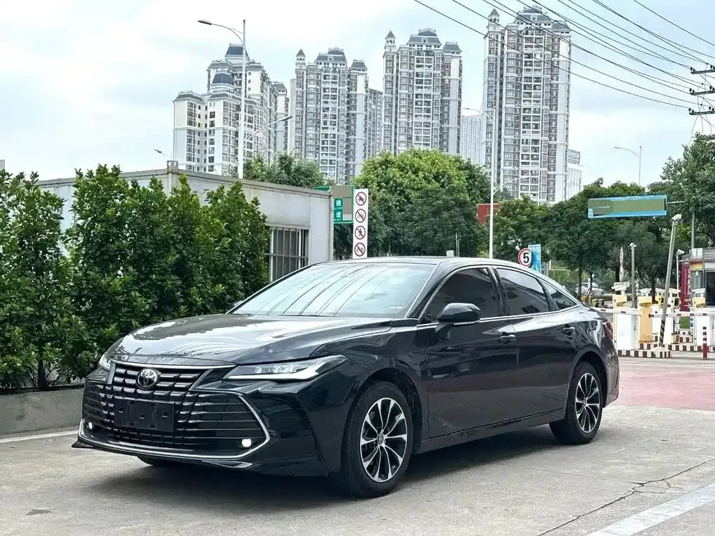 Toyota Avalon — фото 1