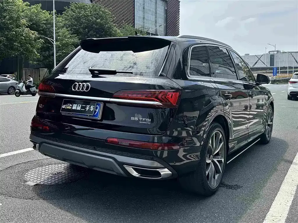 Audi Q7 — фото 10