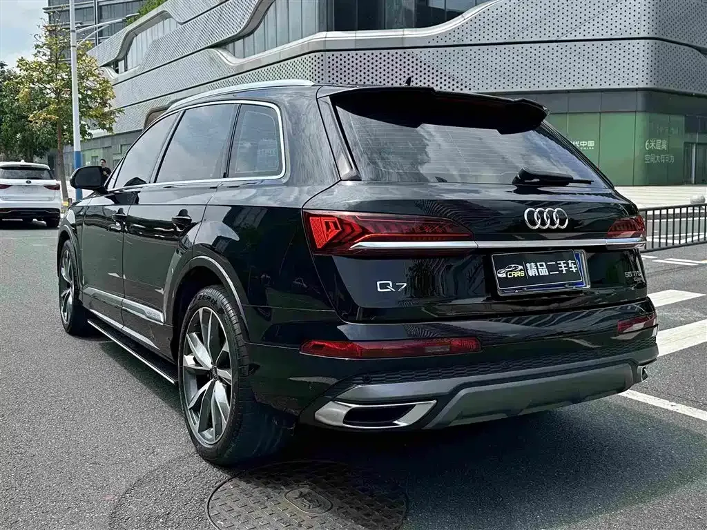 Audi Q7 — фото 8