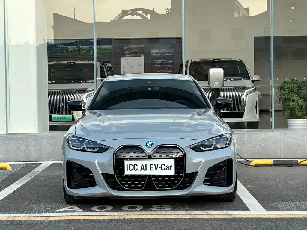 BMW i4 — фото 9