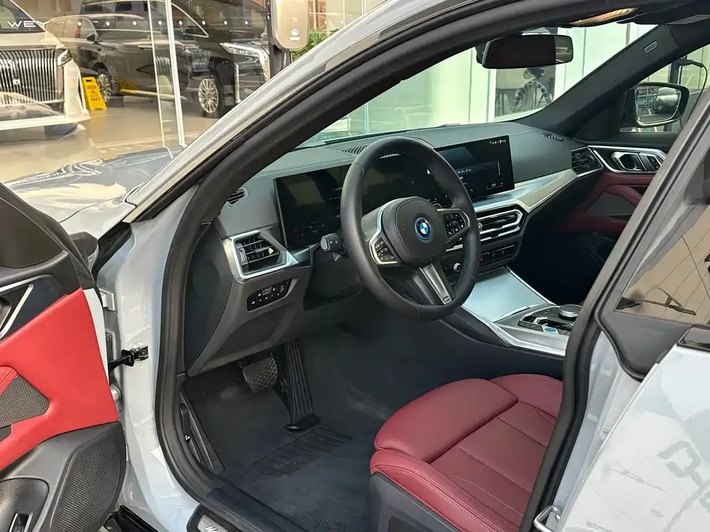 BMW i4 — фото 8