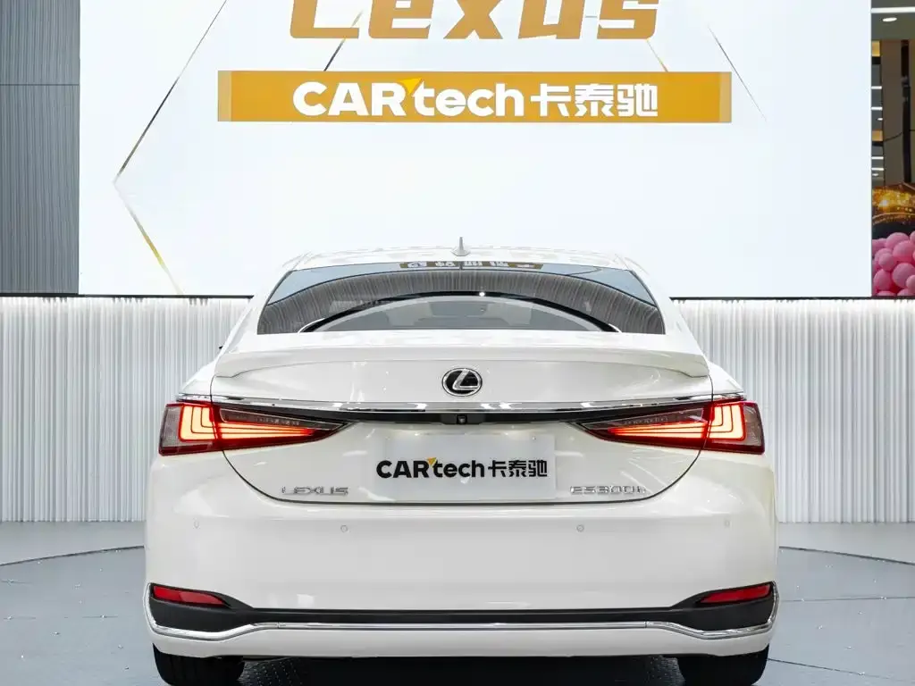 Lexus ES — фото 6