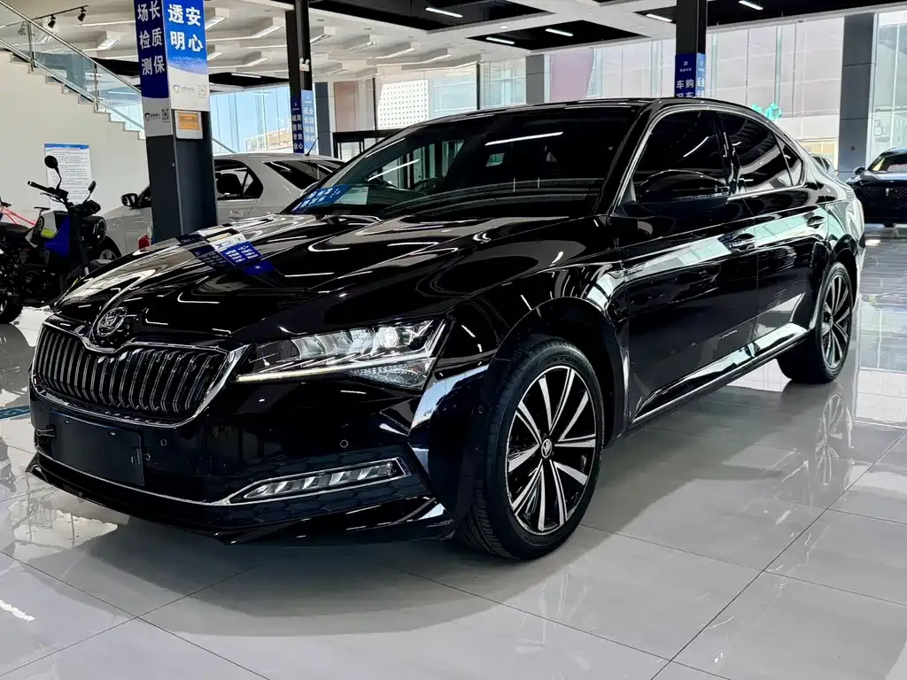 Skoda Superb — фото 1