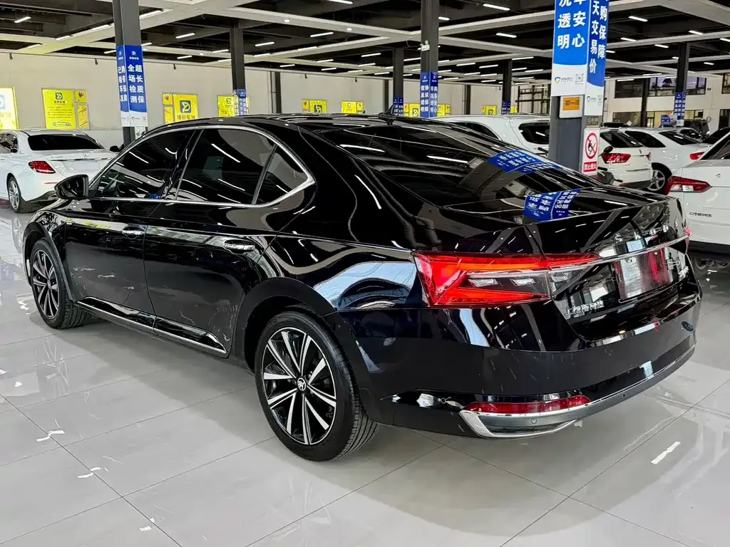 Skoda Superb — фото 7